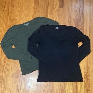 Lot of 2 J. Crew Long Sleeve Tees in Scoopneck Black & Boatneck Heather Green M